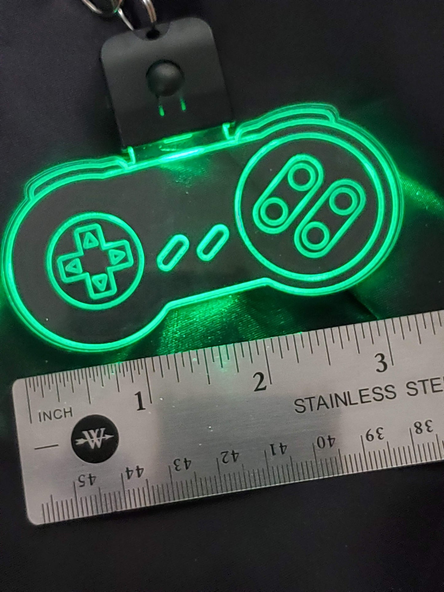 LED Light Up Game Controller Keychain – Multicolor USB Rechargeable Glowing Badge – Gamer Gift