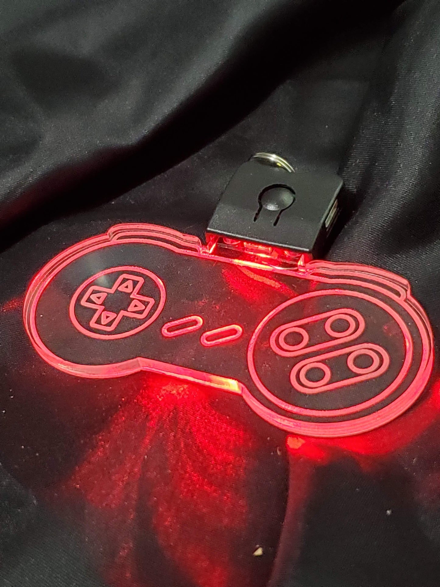 LED Light Up Game Controller Keychain – Multicolor USB Rechargeable Glowing Badge – Gamer Gift